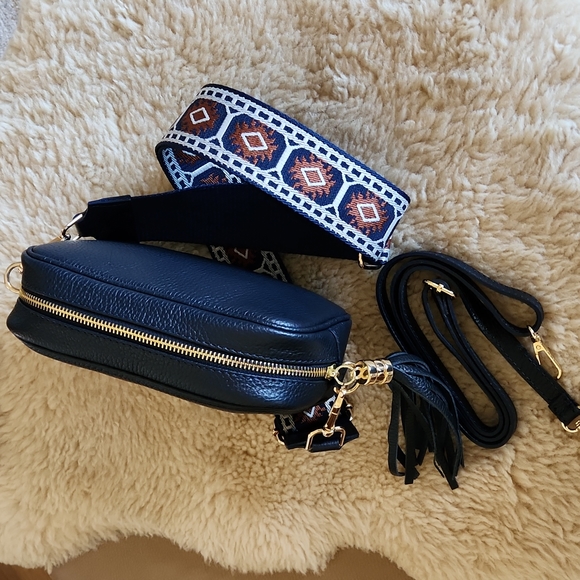 Beautiful NWOT Italian Leather Camera Bag Style Crossbody with Big Strap 🇮🇹 - Picture 16 of 16